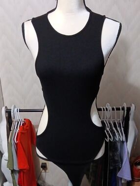 SHEIN Black Sleeveless Cutout Bodysuit